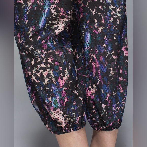 Lululemon Women’s Om Mesh Jogger Pants Floral Sport Black Multi Size 2 - Picture 8 of 16